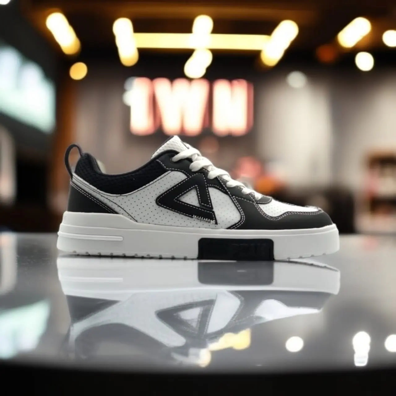 AE242447B-1020	CULTURE SHOES	WHITE/ BLACK - 213.PEAK