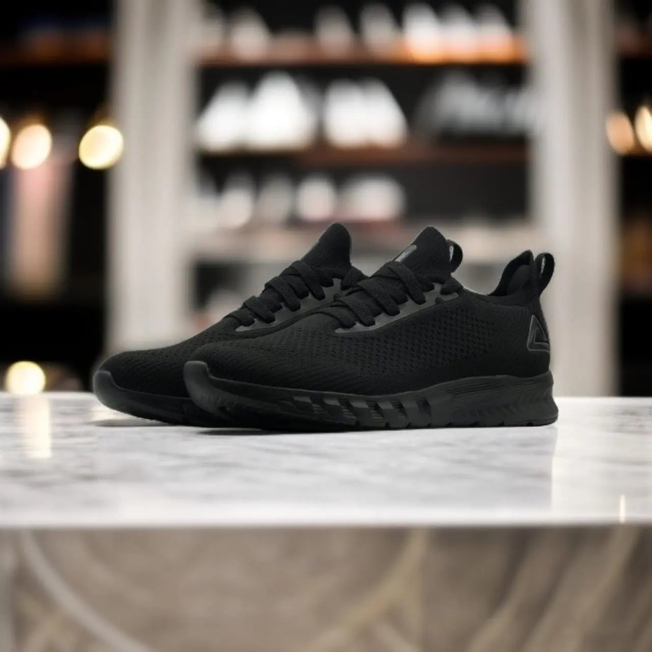 E29007H	Sports Shoes	 ALL BLACK - 213.PEAK