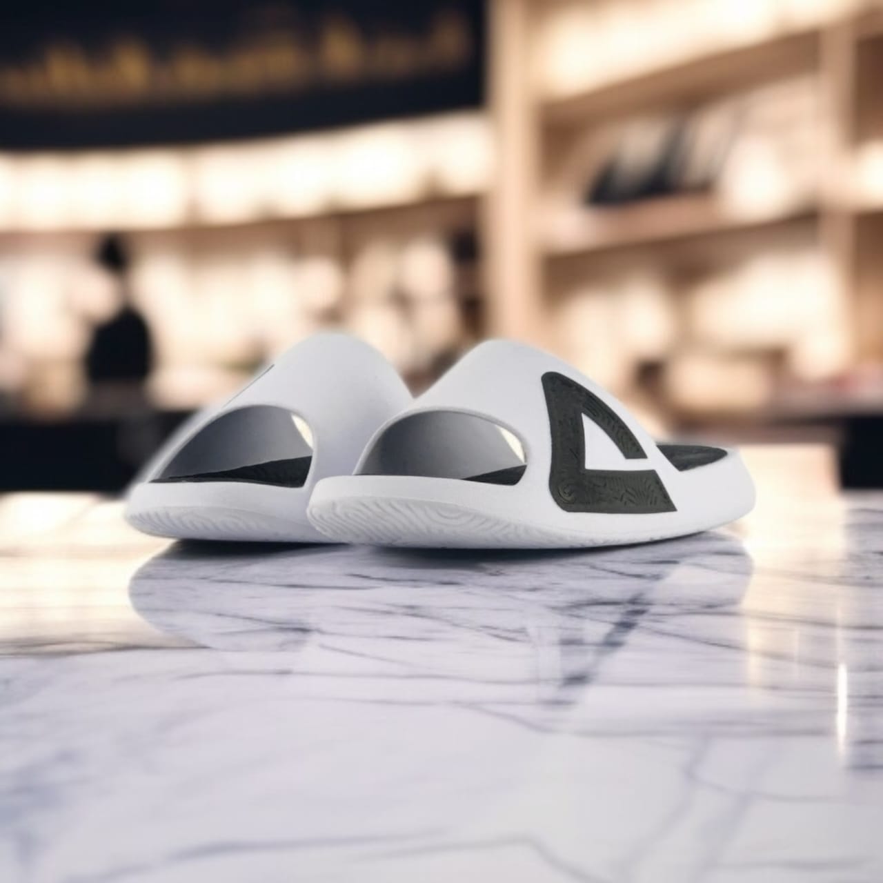 A1E92037L	Slippers	WHITE /BLACK