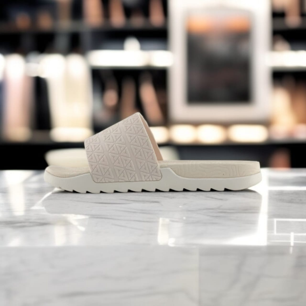 A1E02767L-E384	SLIPPERS_ CANVAS WHITE